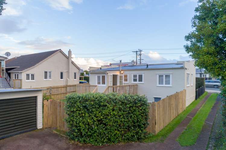 1/4031 Great North Road Glen Eden_13