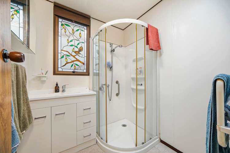 96 & 96A Queen Street Northcote Point_25