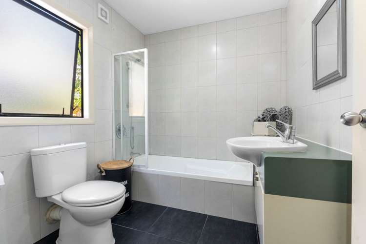 2/230 East Coast Road Forrest Hill_11