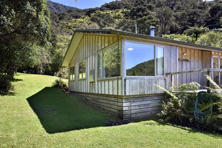 3215 Archers Road Tennyson Inlet_19