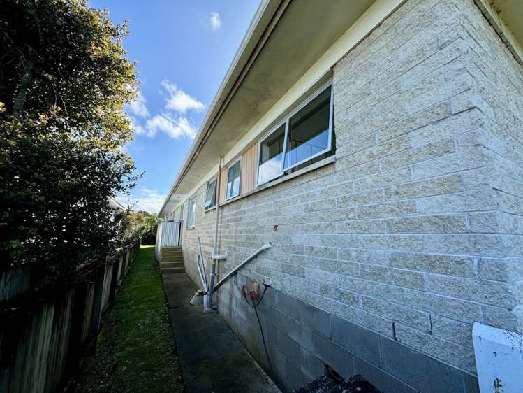 2/4 Stottholm Road Titirangi_11