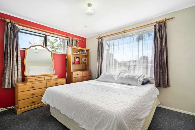 89 Saint Annes Crescent Wattle Downs_14