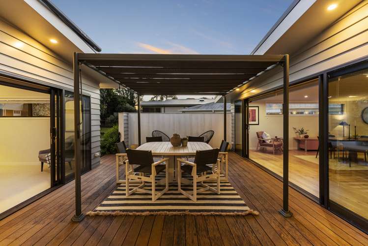 17 Kiwi Esplanade Mangere Bridge_11