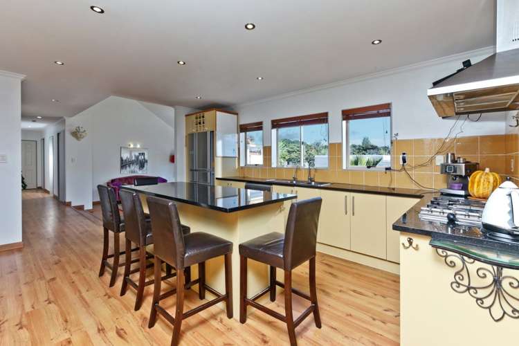 11 Fernbank Lane Greenhithe_8