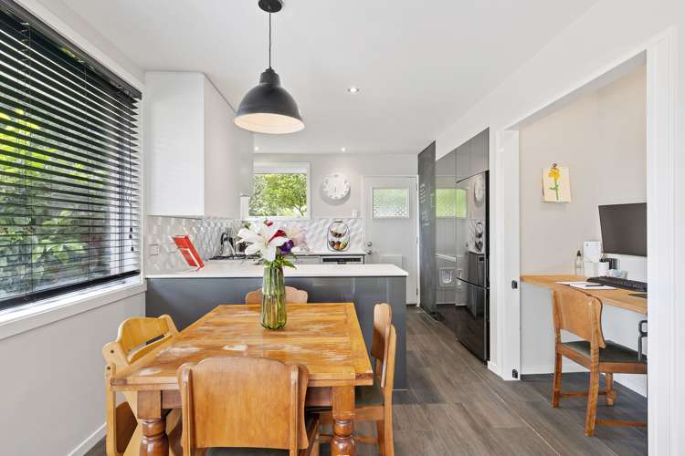 2/5 Esher Place Saint Martins_17