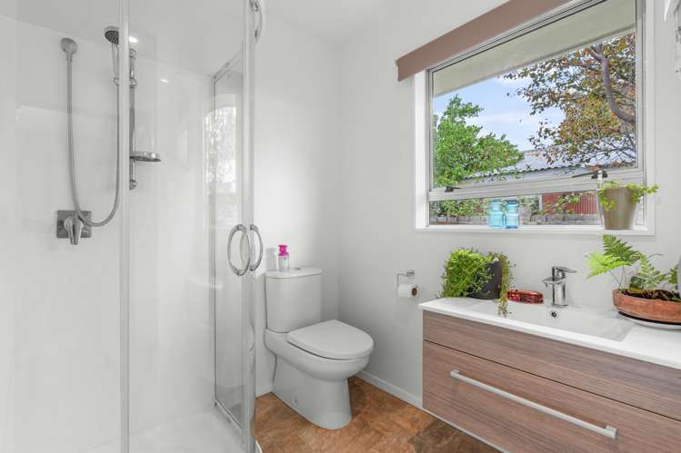 221 Breezes Road Aranui_12