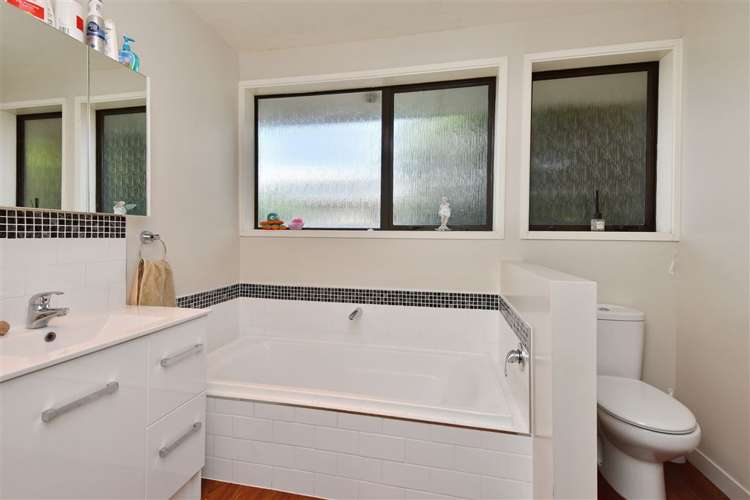 48 Oriana Crescent Hornby_9