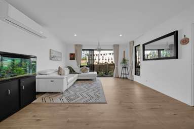 63 LEATHEM CRESCENT_2