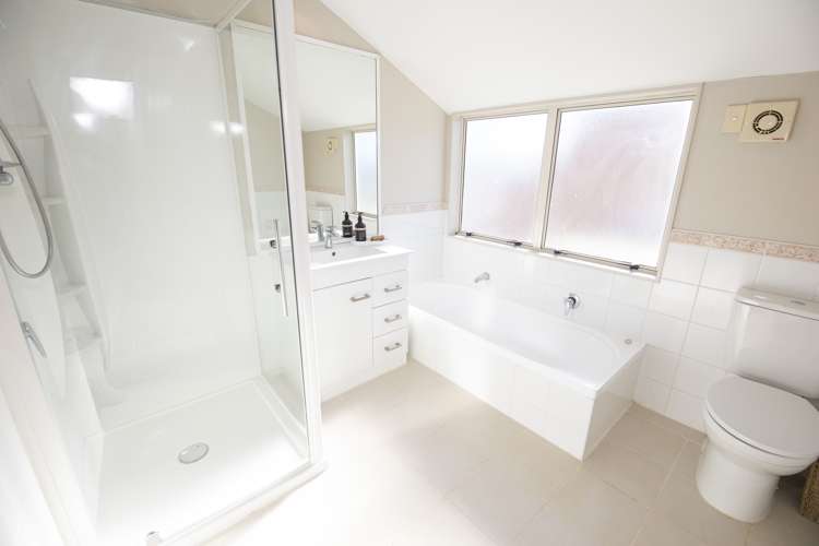 2/15 Meeanee Quay Westshore_9