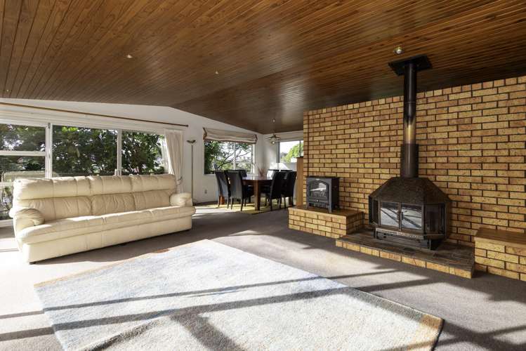 14 Charles Dickens Drive Mellons Bay_2