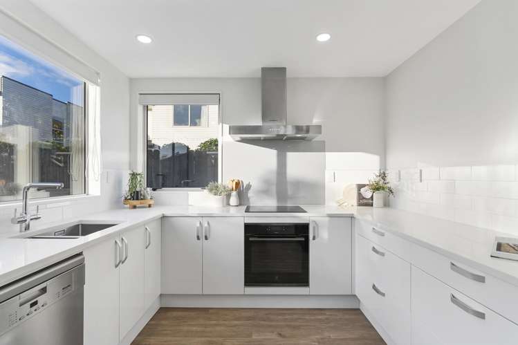 12 Phar Lap Crescent_1