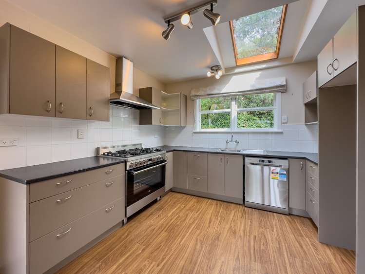 14 Edinburgh Crescent Redwoodtown_11