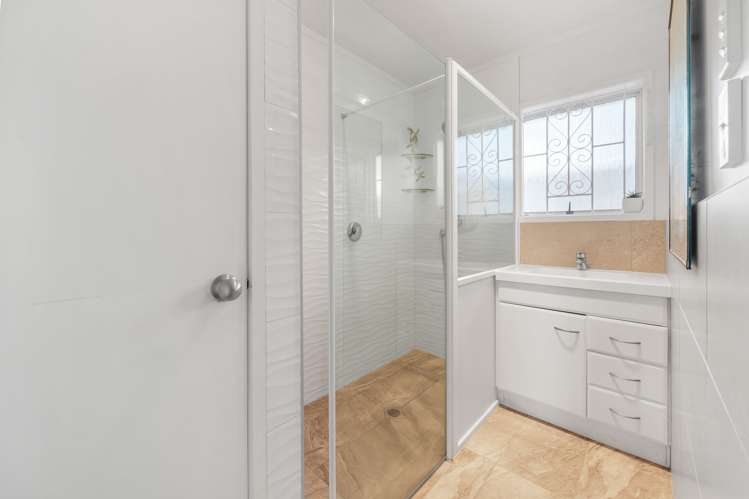 2/56 Archibald Road Kelston_17