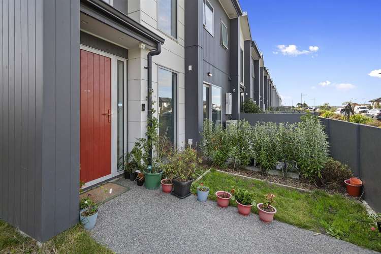 34 Bluff Road Porirua_16