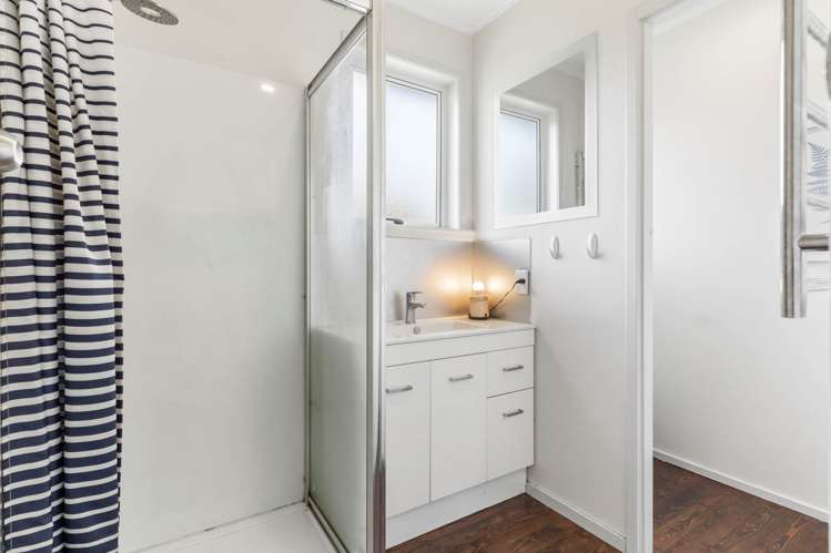 71 Vipond Road Stanmore Bay_10