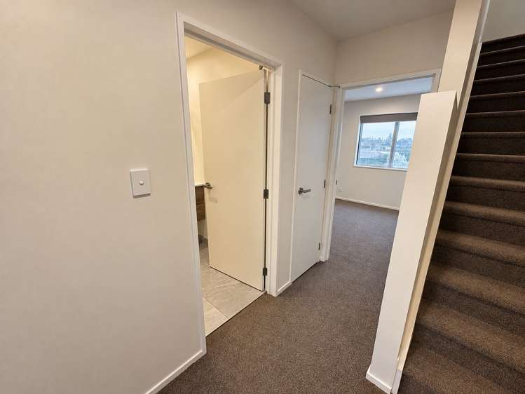 48 Selo Street Glen Eden_14
