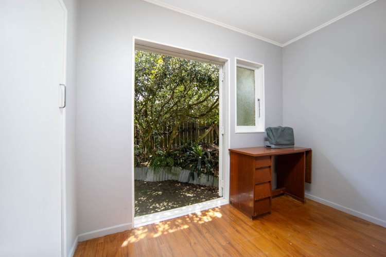 73 Barrys Road Glendene_17