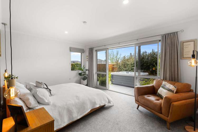 62 Fairose Drive Richmond_8