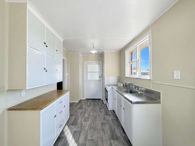 300 Conyers Street 10560_3