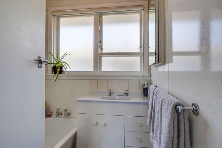 16 Clyde Carr Crescent Waimataitai_8