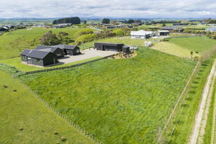 51 View Road Halcombe_33