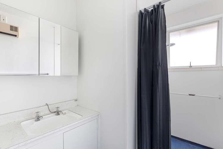 1/4 Wanstead Place Woolston_13