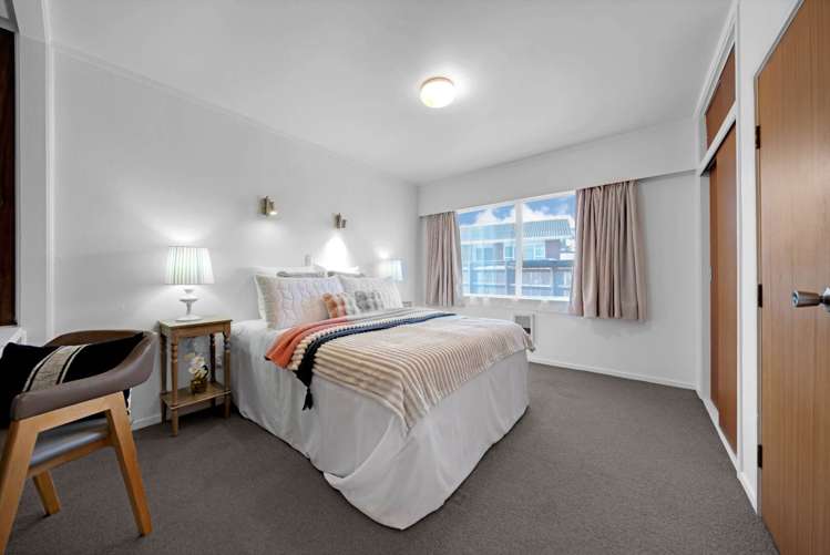 1/6 Tina Place Sunnyhills_10