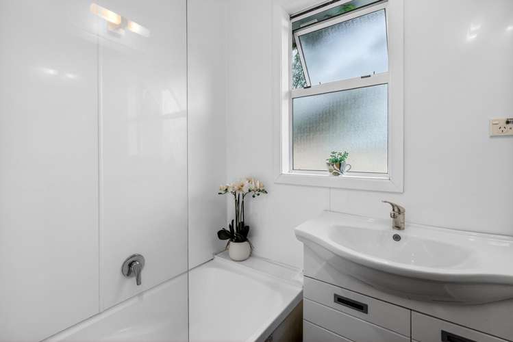 7 Totara Park Road Clouston Park_19