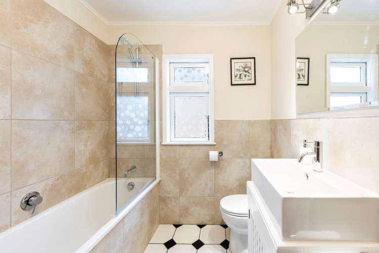 35 Iwa Road The Wood_11