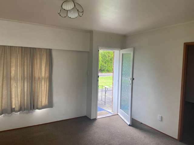 2/4 Anne Road Hillcrest_1