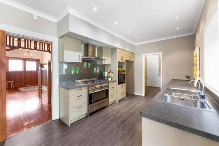 50 Easther Crescent Kew_11