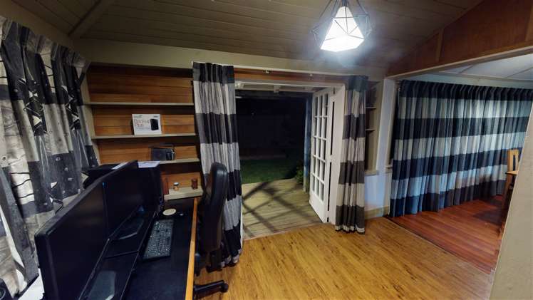 556a Queen Street East Levin_15