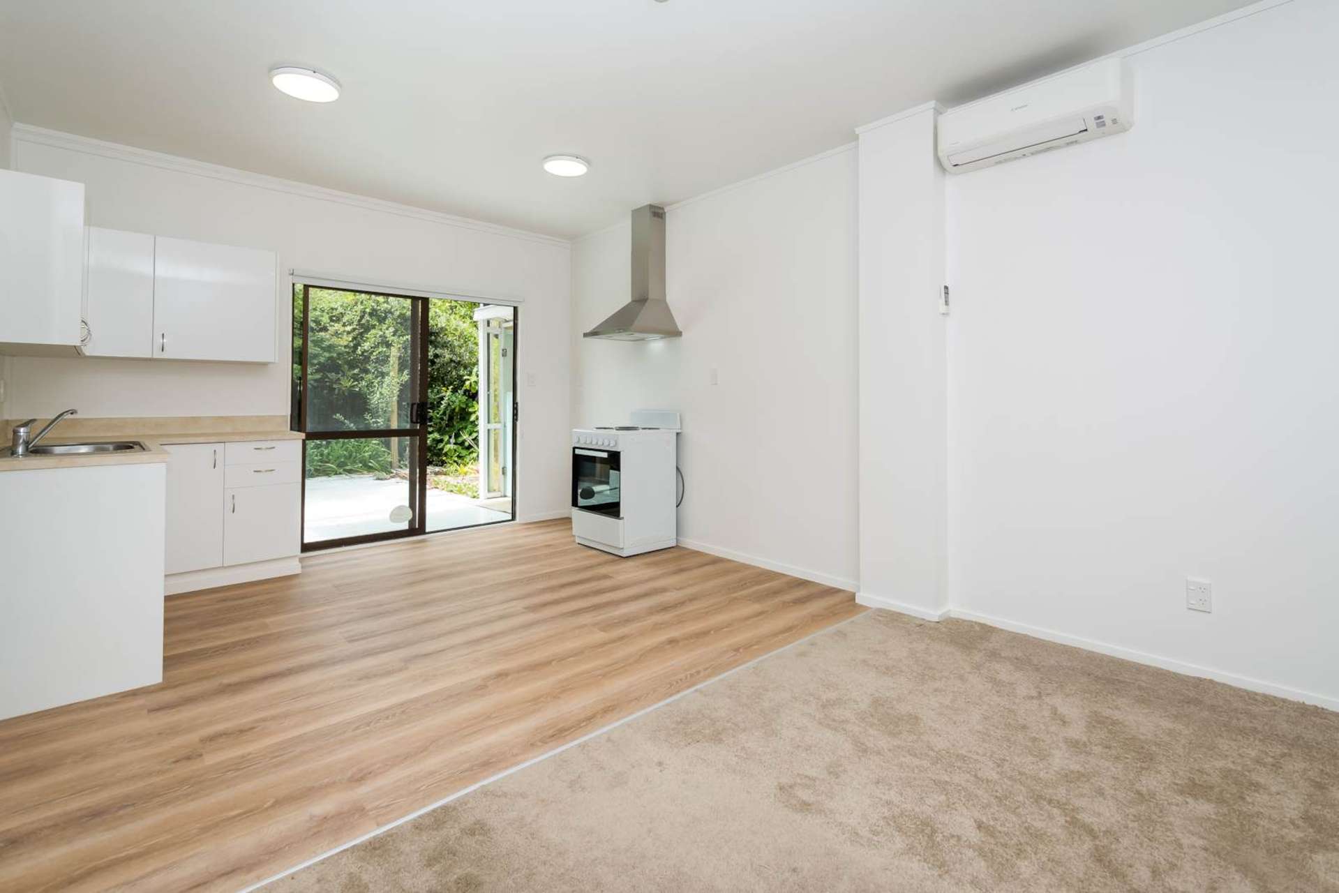 3/683 East Coast Road Browns Bay_0