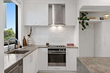 5/4 Glen Atkinson Street_3