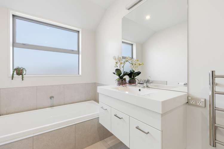 51 Risinghurst Terrace Lower Shotover_13