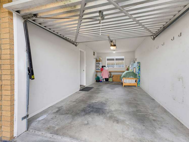 2/2 Bentley Street Russley_17