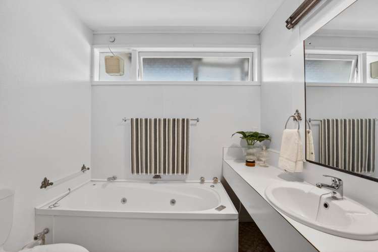 2/84 Long Drive St Heliers_13