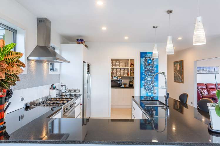 127 Endeavour Drive Whitby_9