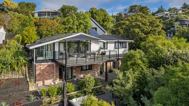 A Front-Row Seat to City, Sea & Mountain Views