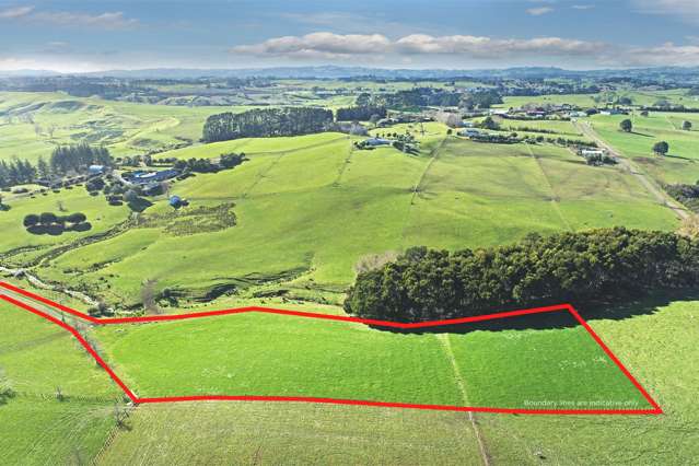 Country lifestyle awaits - elevated 1.05ha section