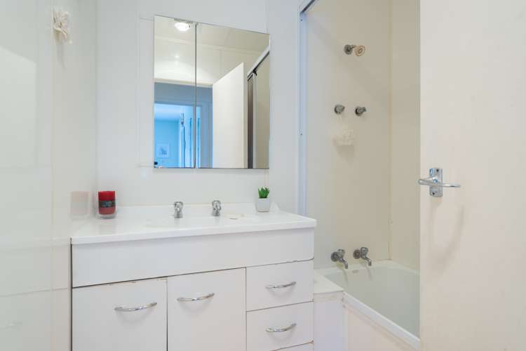 6 Staincross Street Green Bay_9