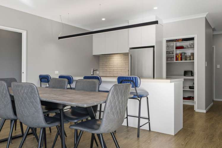 15 Charlotte Drive_4