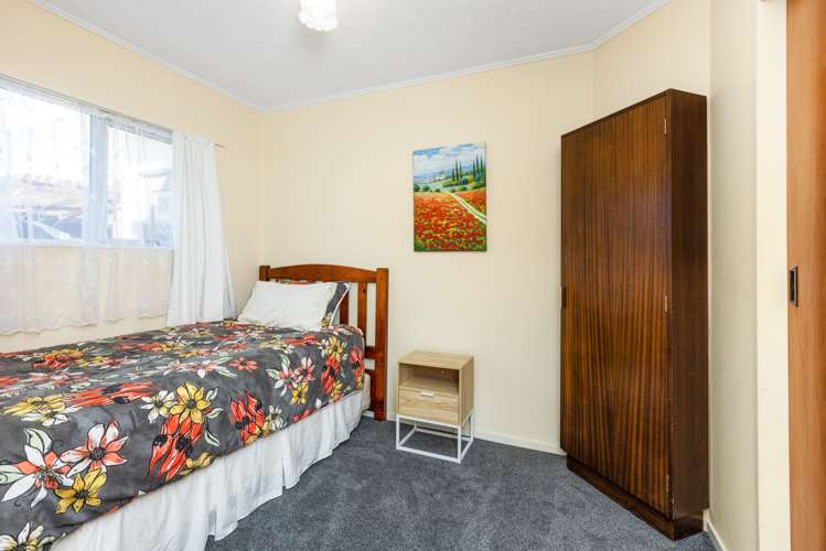 2/7 Weathers Place Taradale_10