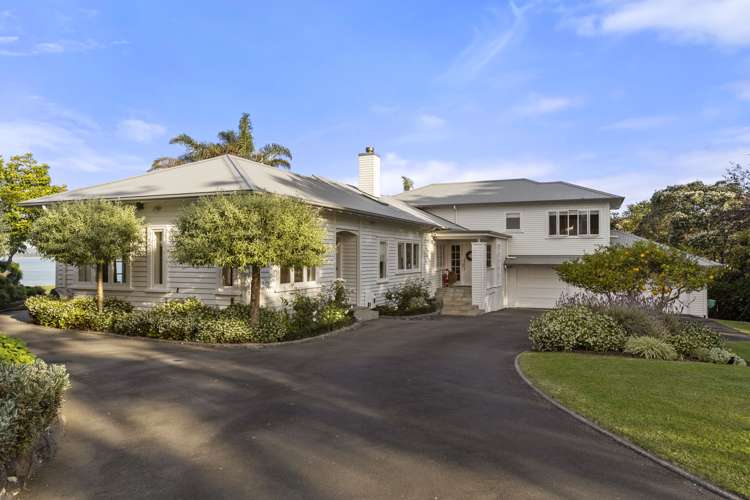 1 Marine Parade Piha_31