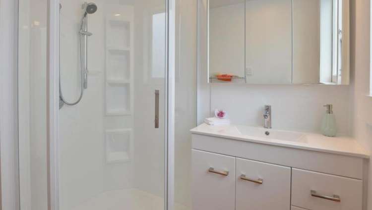 8 Seaview Road 11640_6