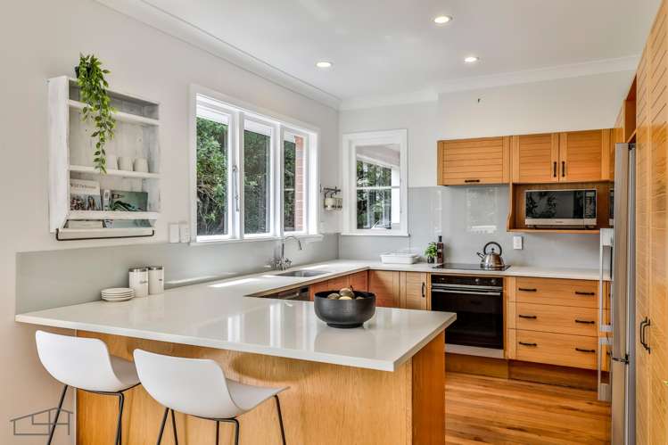 155 Scenic Drive Titirangi_17