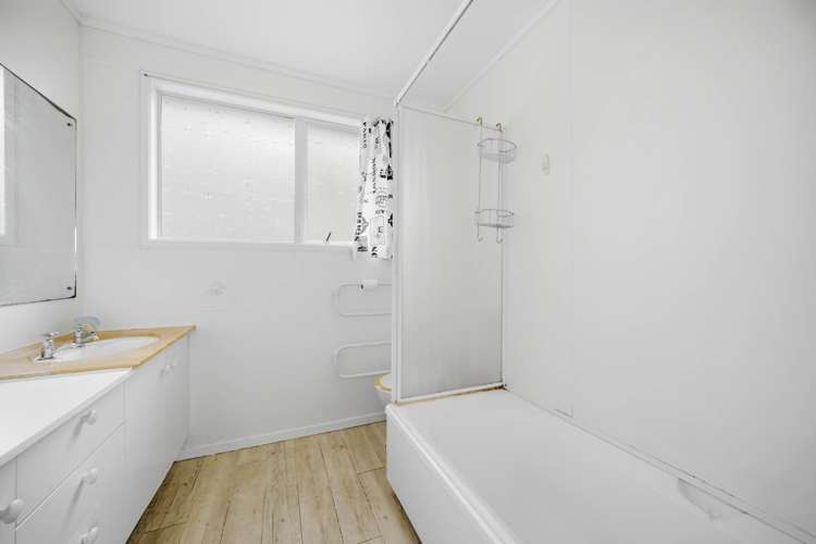 16 Wanita Place Totara Vale_11