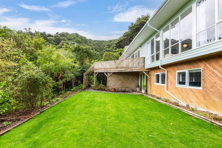 12 Whiorau Grove Lowry Bay_15