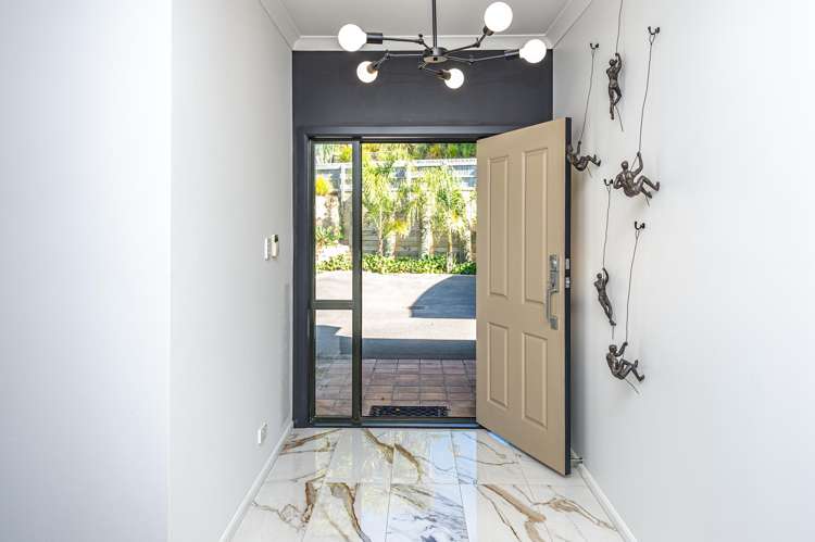 1 Shakespeare Road Bastia Hill_18