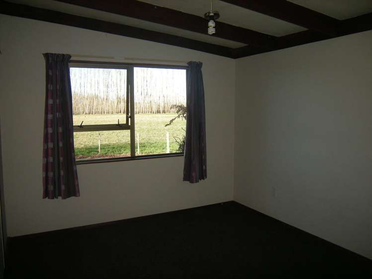 347 Lake Road South Leeston_12